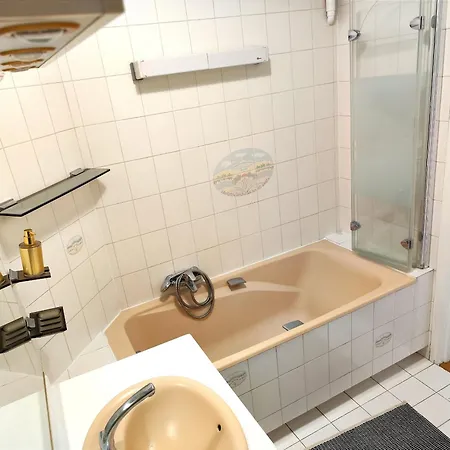 8 Elegant On Prestigious Franklin Roosevelt Avenue Apartamento París