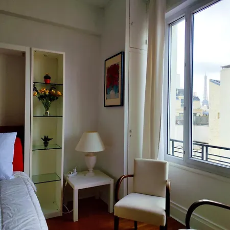 8 Elegant On Prestigious Franklin Roosevelt Avenue Apartamento París