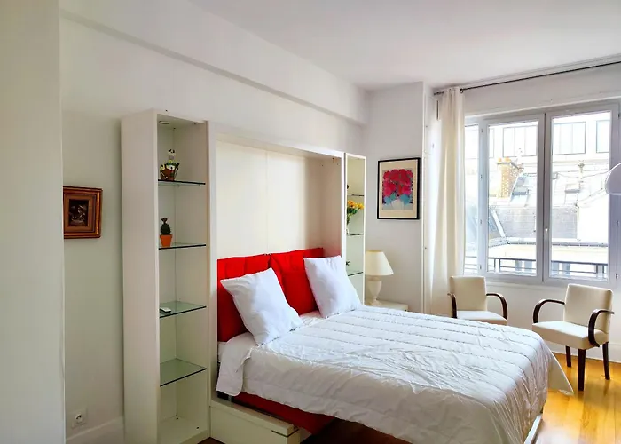 8 Elegant On Prestigious Franklin Roosevelt Avenue Paris