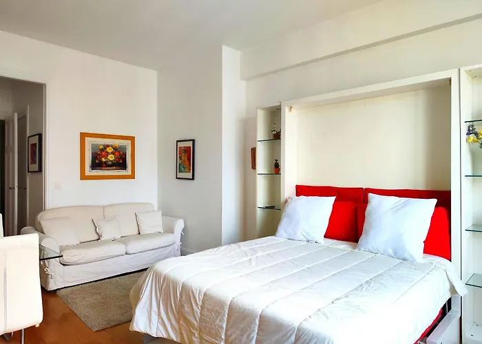 8 Elegant On Prestigious Franklin Roosevelt Avenue Paris