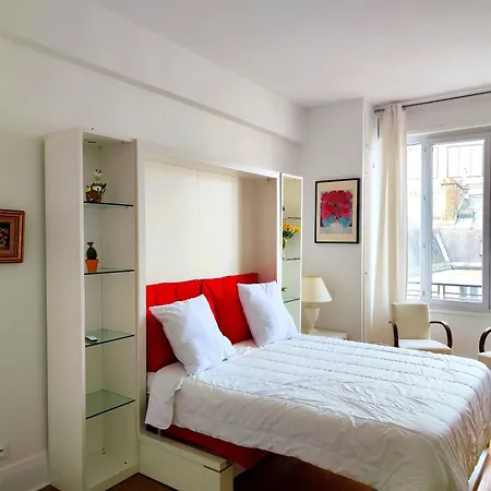 8 Elegant On Prestigious Franklin Roosevelt Avenue Paris